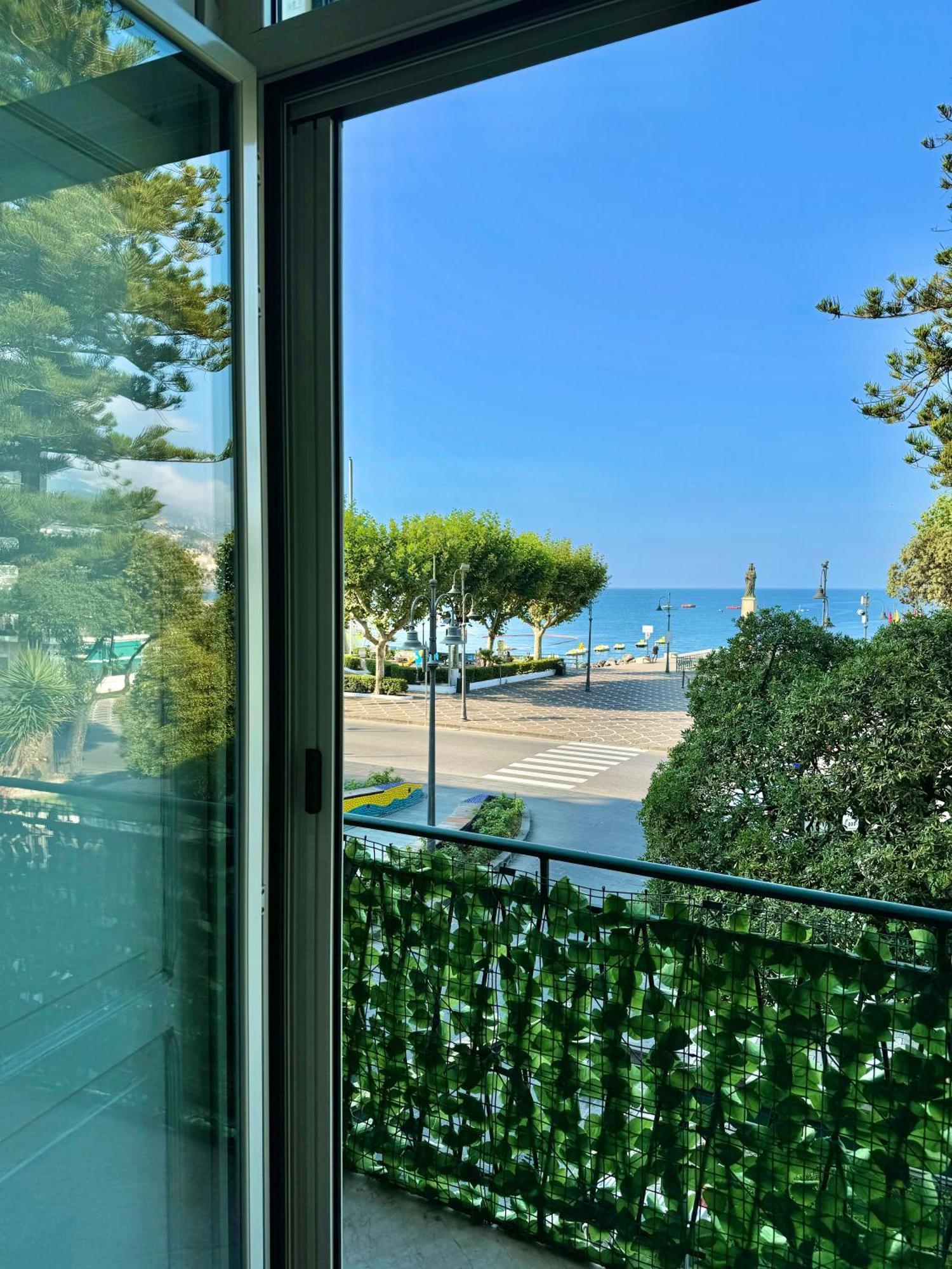Villa Uno Sguardo Sul Mare Maiori Exterior foto